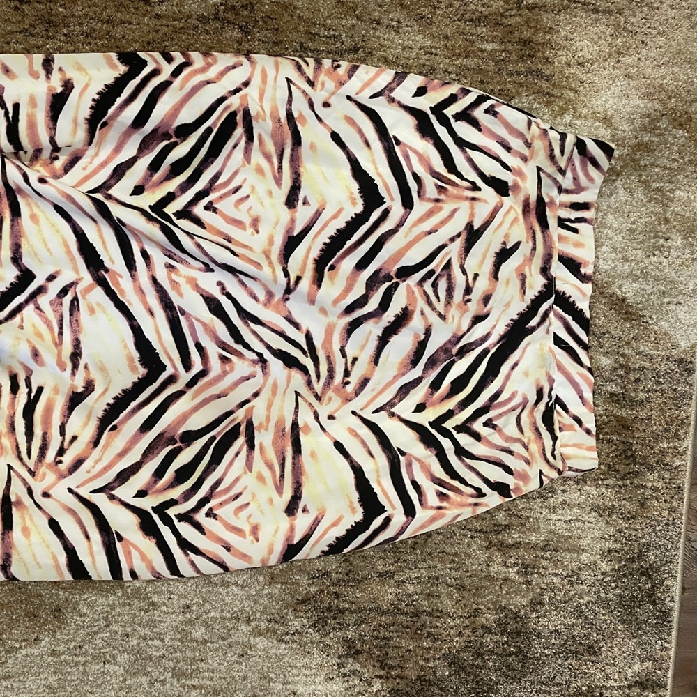 Women’s Kendall and Kylie Silk Skirt Size Large